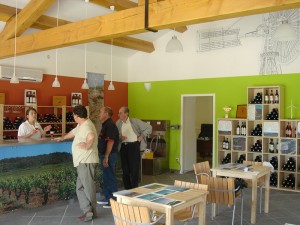 Cellier caveau dégustation vin Vivo lou vi Cave coopérative de Névian